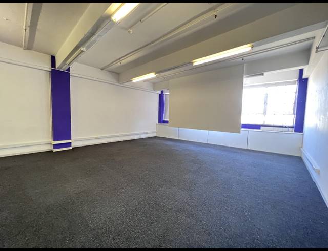 92M² OFFICE TO LET IN WOODSTOCK